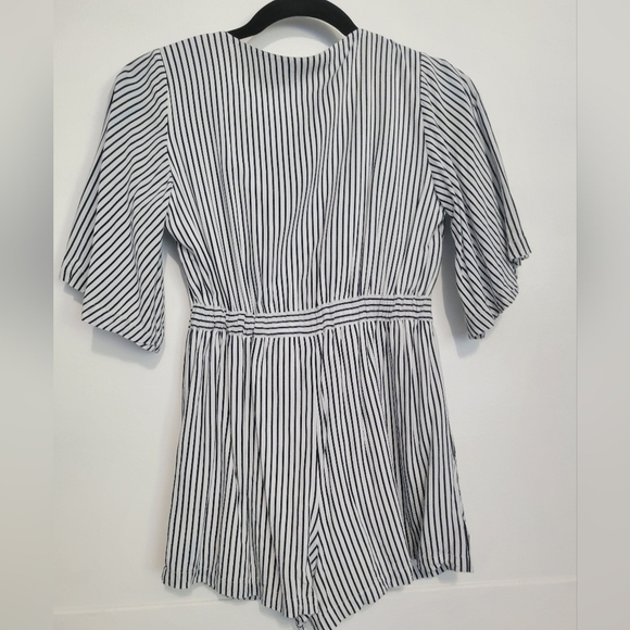 Abercrombie and Fitch Striped Tie Front Romper Size XXSP - Picture 2 of 9